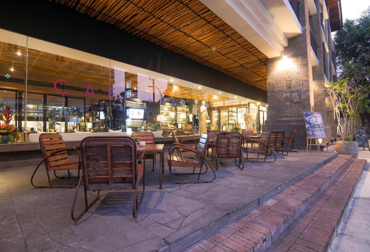 Ts Suites Seminyak  Exterior photo A restaurant in the city