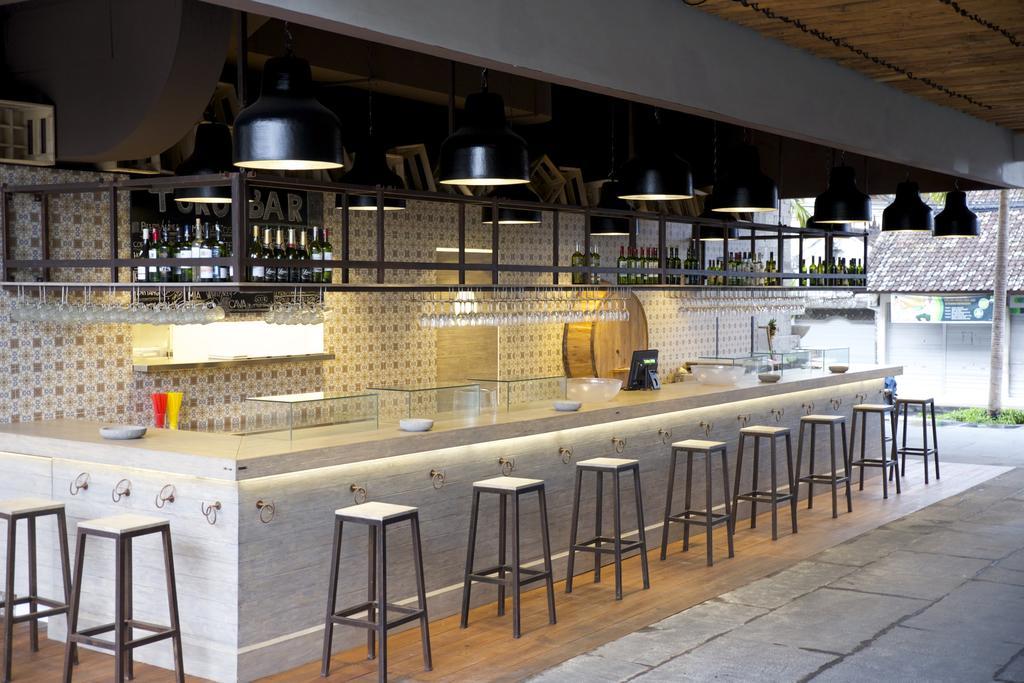 Ts Suites Seminyak  Exterior photo The bar at the restaurant